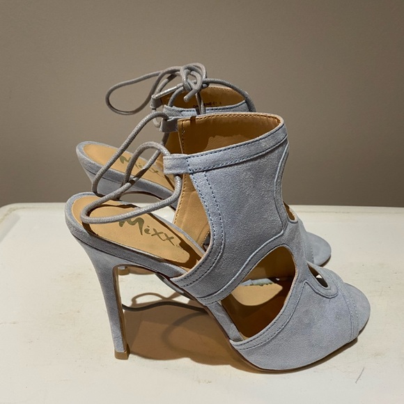 Light blue grayish high heels, lace up to tie size 8 - Picture 4 of 13